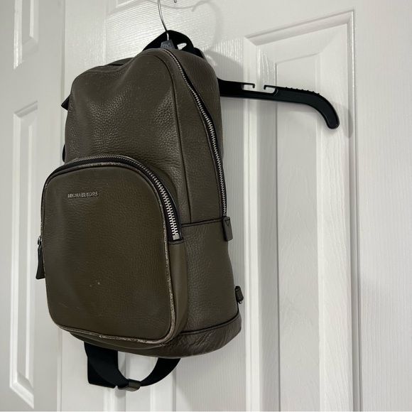 Michael Kors Cooper Sling Pack Backpack Purse Leather Luggage Travel Bag Green - Picture 10 of 16